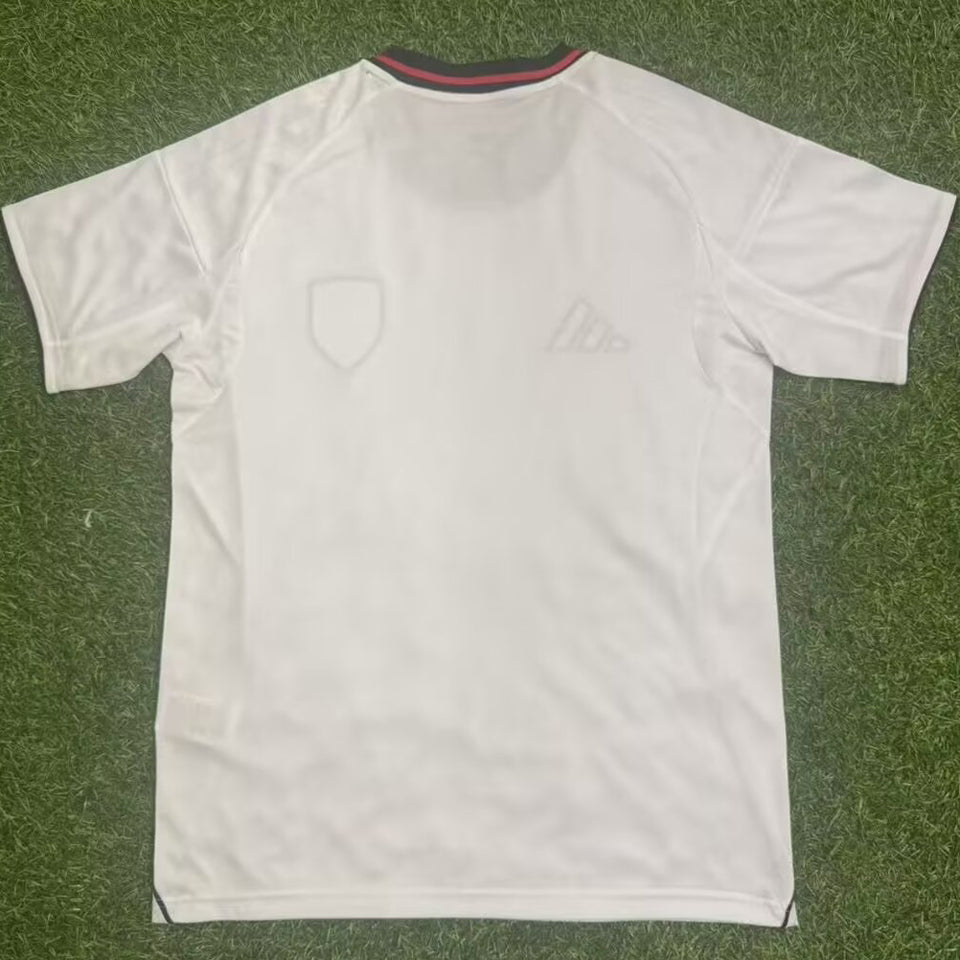 Jersey 2025/26 Fulham Local Manga corta Versión Fan