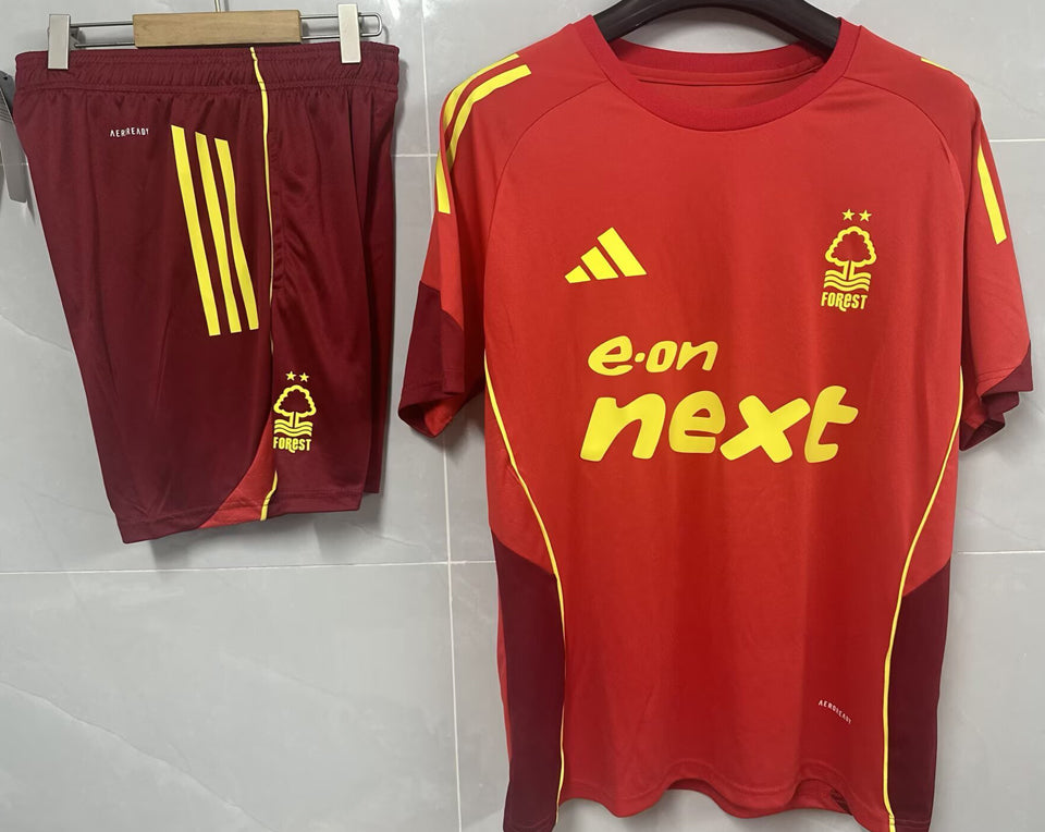 conjunto entrenamiento 2025/26 nottingham forest