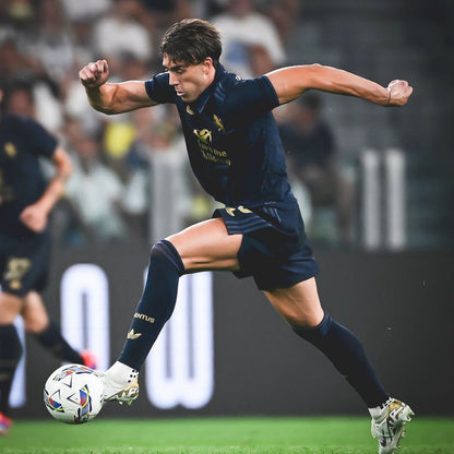 Jersey 2025 Juventus Especial Manga larga Versión Jugador Retro