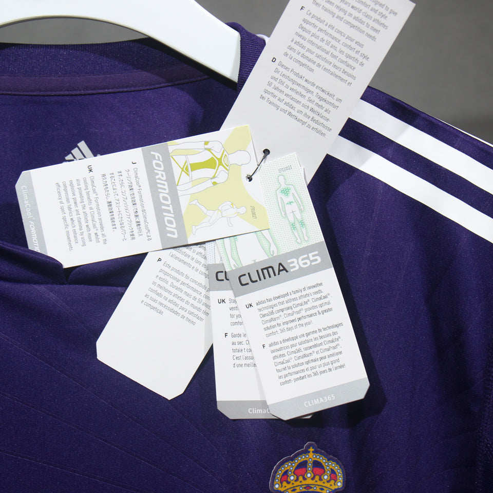 Jersey 2010/11 Real Madrid Tercero Manga corta Versión Jugador Retro