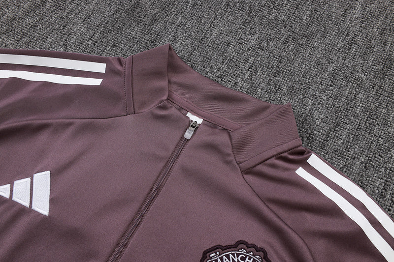 conjunto entrenamiento 2025/26 manchester united