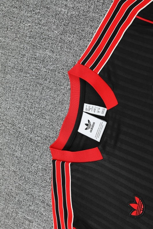 conjunto entrenamiento 2025/26 manchester united