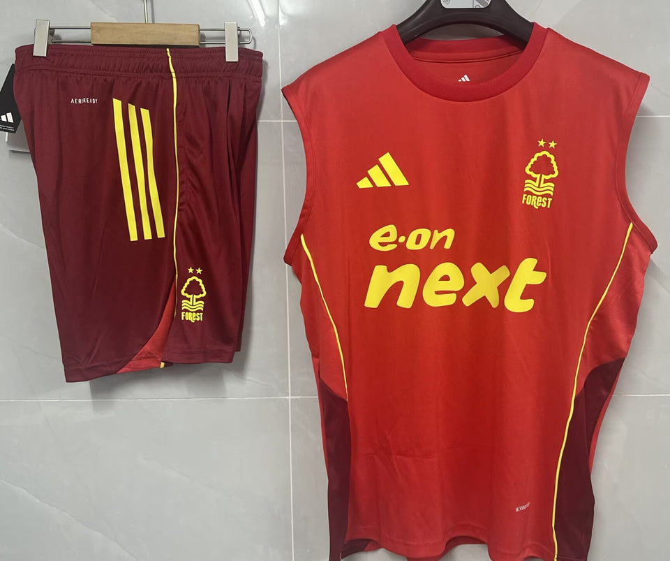 conjunto entrenamiento 2025/26 nottingham forest