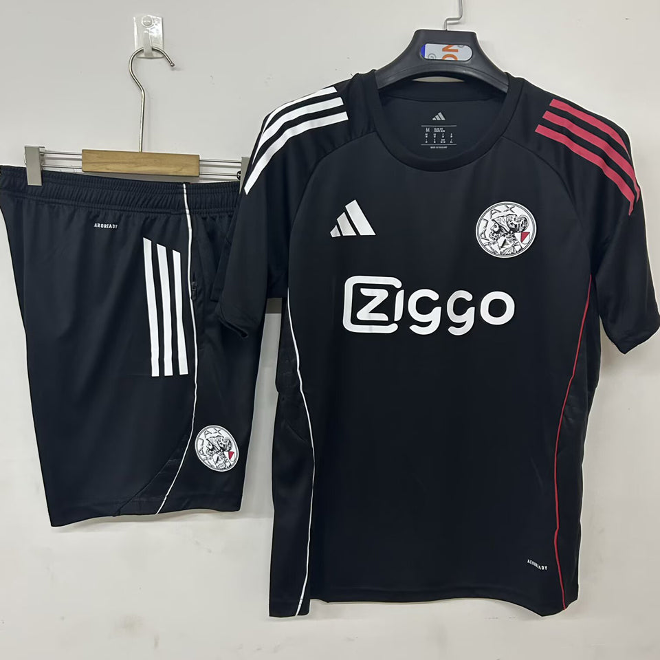 conjunto entrenamiento 2026 ajax
