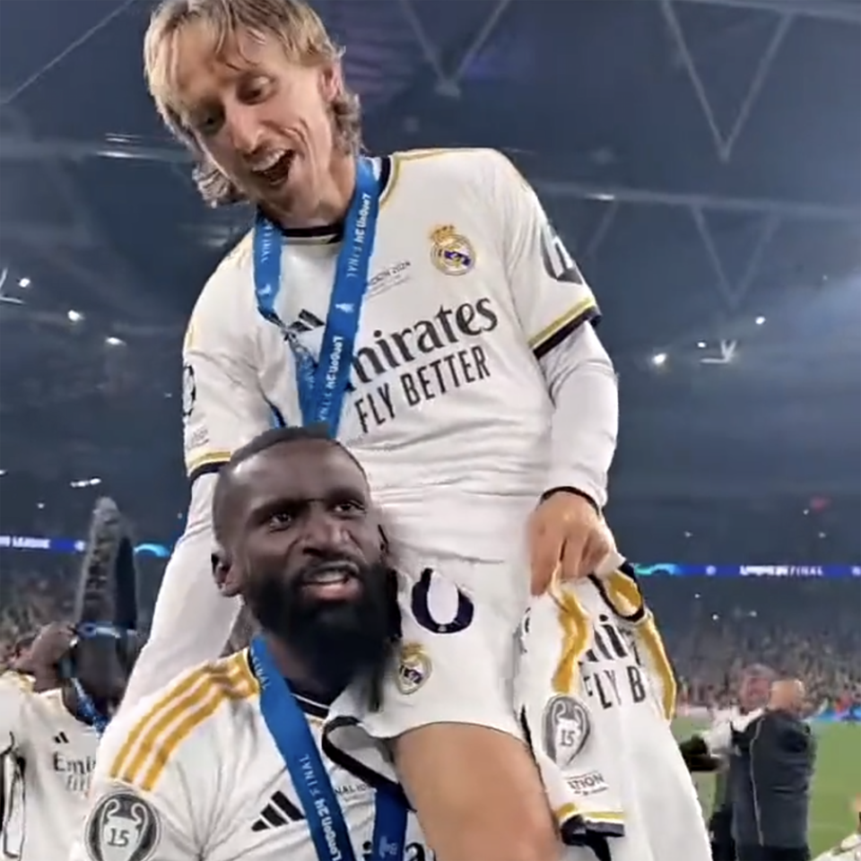 jersey 2023/24 real madrid local manga corta versión fan