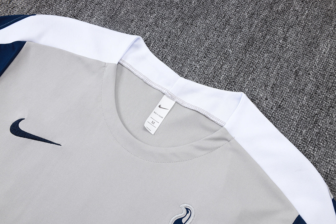 conjunto entrenamiento 2026 tottenham