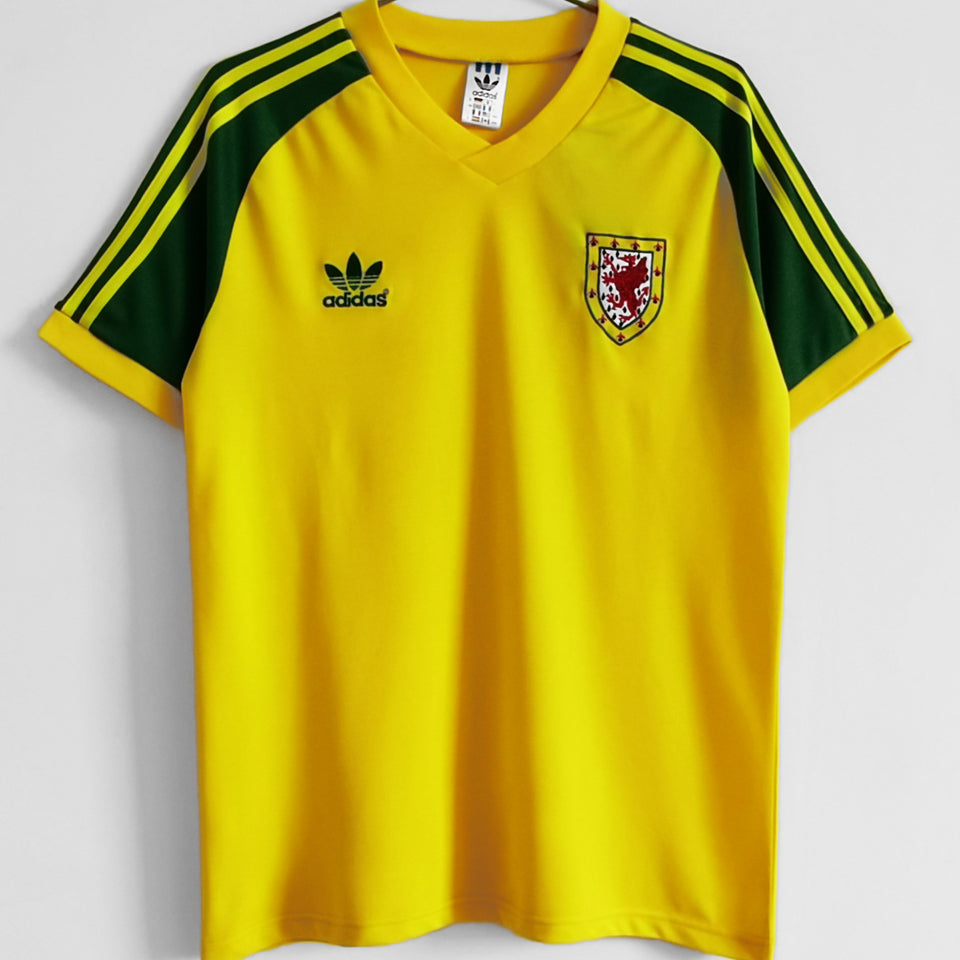 1982 wales visitante versión fan selecciones retro