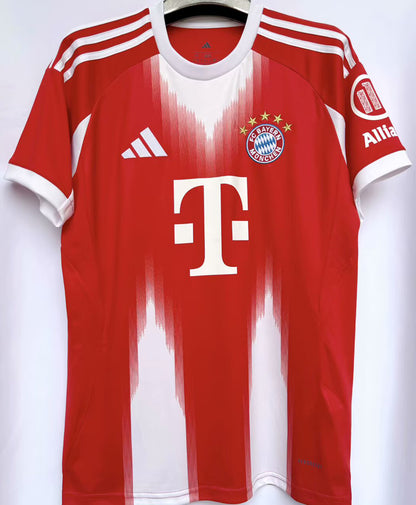 Jersey 2025/26 Bayern Munich Local Manga corta Versión Fan