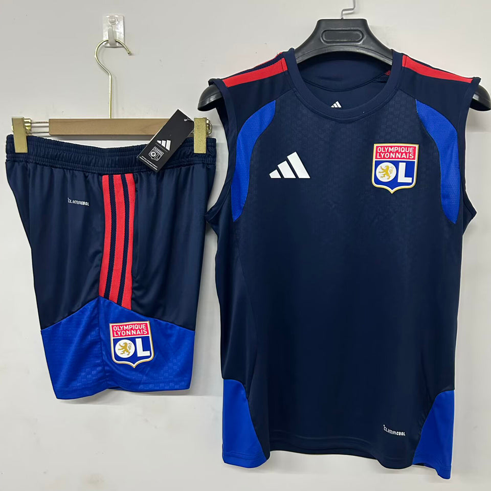 conjunto entrenamiento 2026/27 lyon