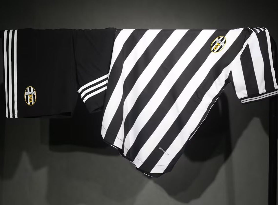 Jersey 2025 Juventus Local Manga corta Versión Jugador Retro
