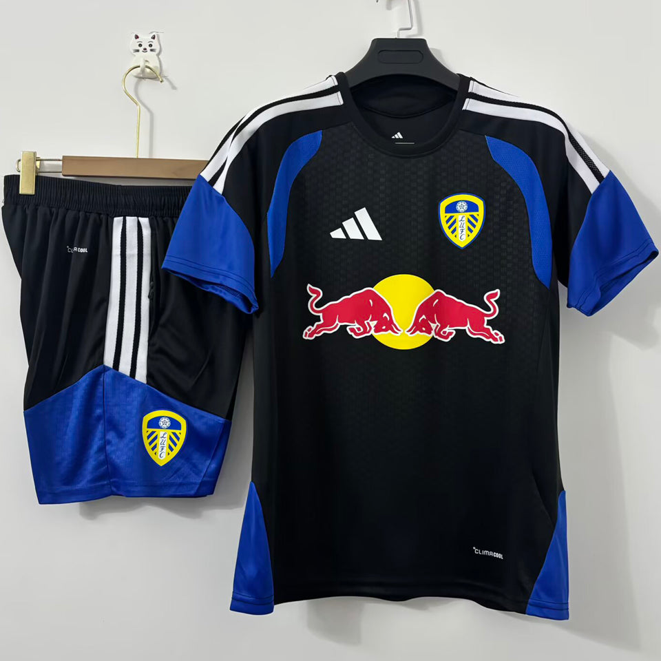 conjunto entrenamiento 2026/27 leeds united