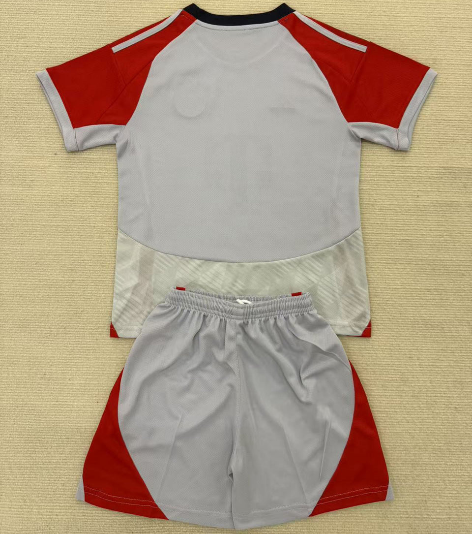 Jersey 2025/26 Bayern Munich Especial Manga corta Niño