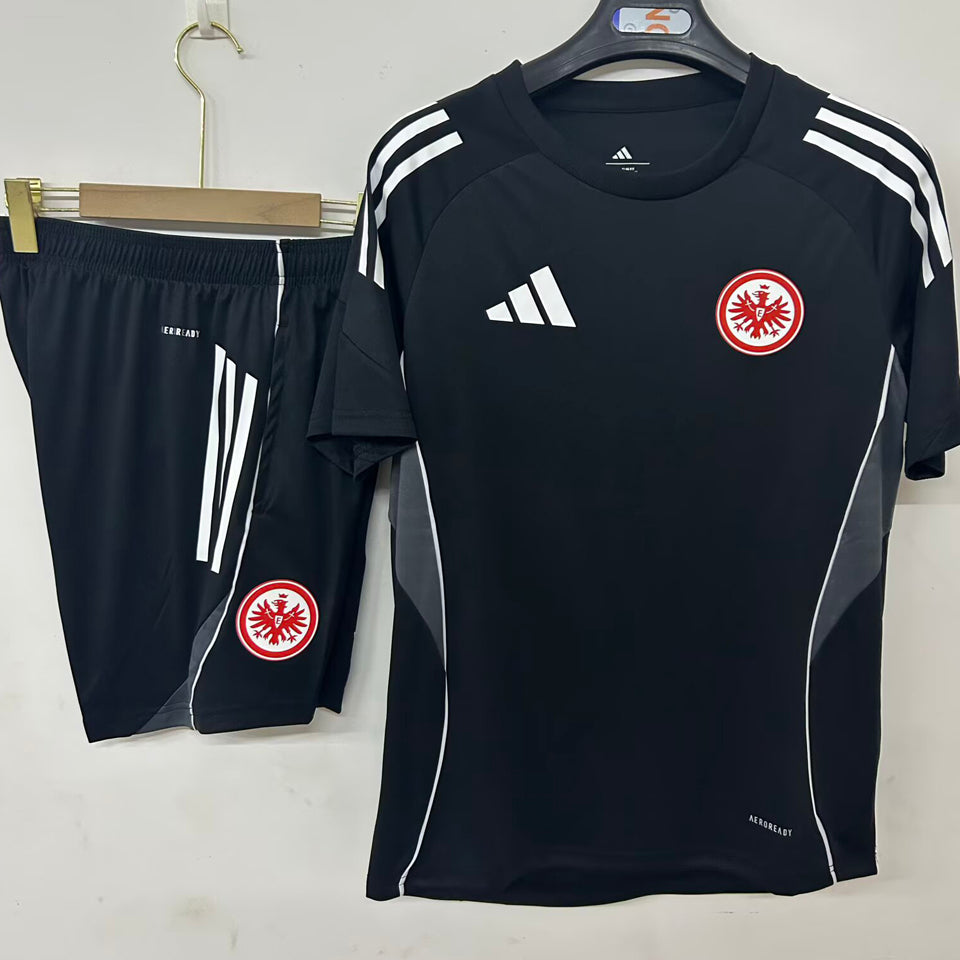 conjunto entrenamiento 2026 frankfurt