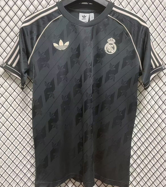 Jersey 2025 Real Madrid Especial Manga corta Versión Fan Retro