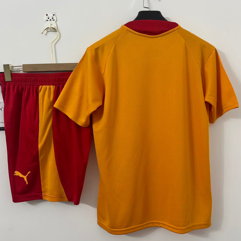 conjunto entrenamiento 2026/27 galatasaray