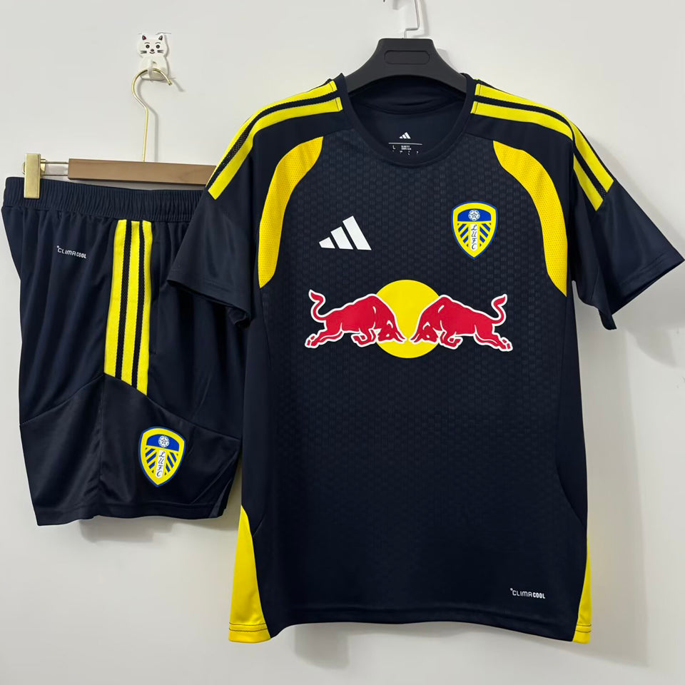 conjunto entrenamiento 2026/27 leeds united