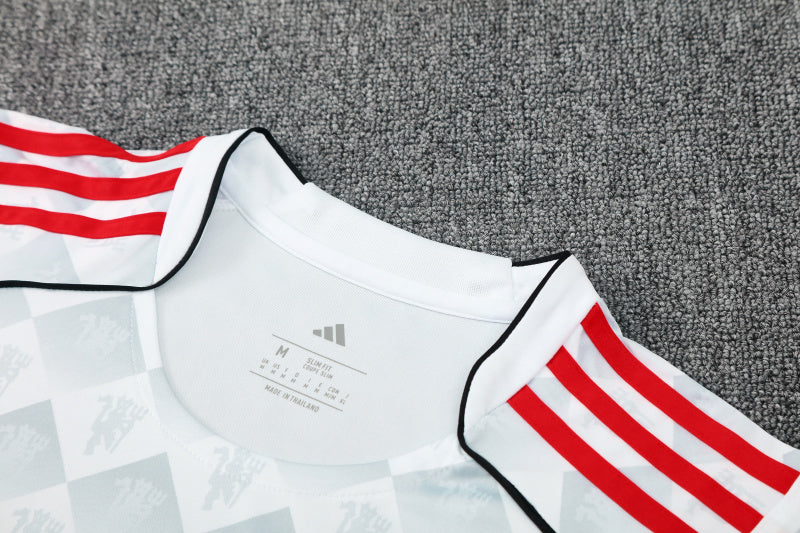conjunto entrenamiento 2025/26 manchester united
