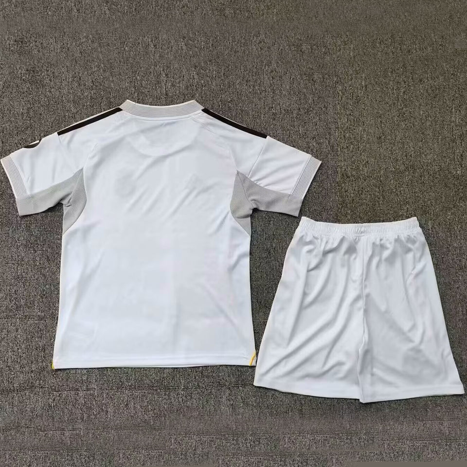 Jersey 2025/26 Real Madrid Local Manga corta Niño