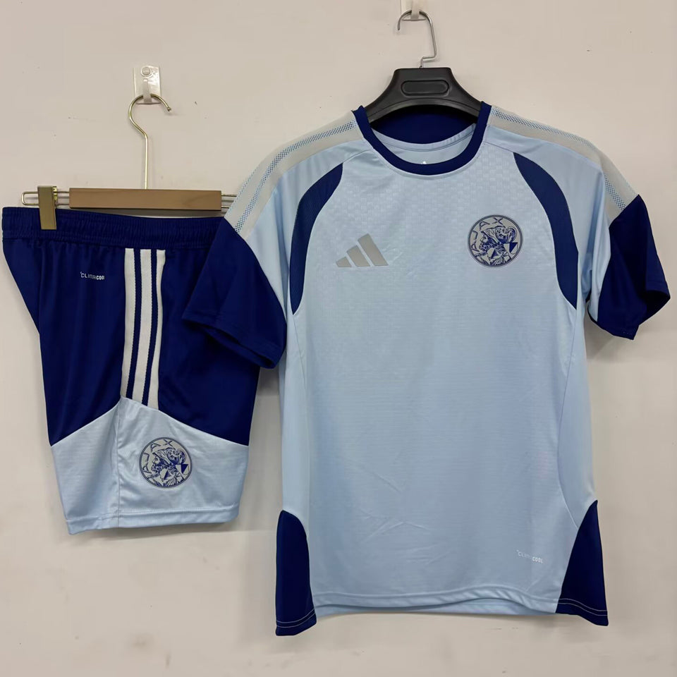 conjunto entrenamiento 2026/27 ajax