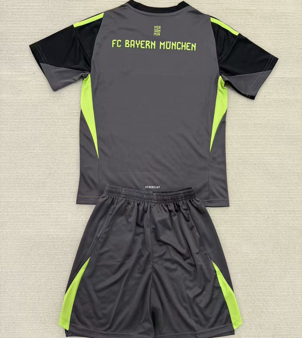 Jersey 2025/26 Bayern Munich Portero Manga corta Niño