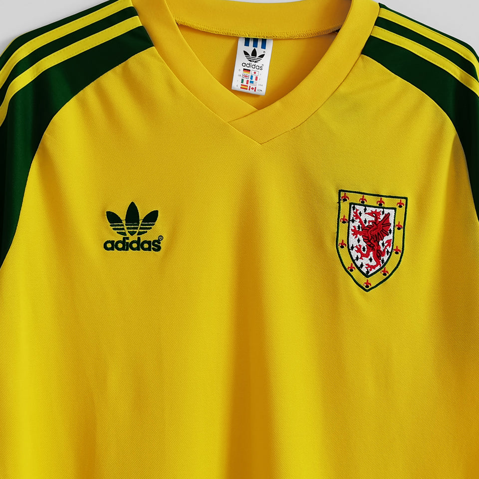 1982 wales visitante versión fan selecciones retro