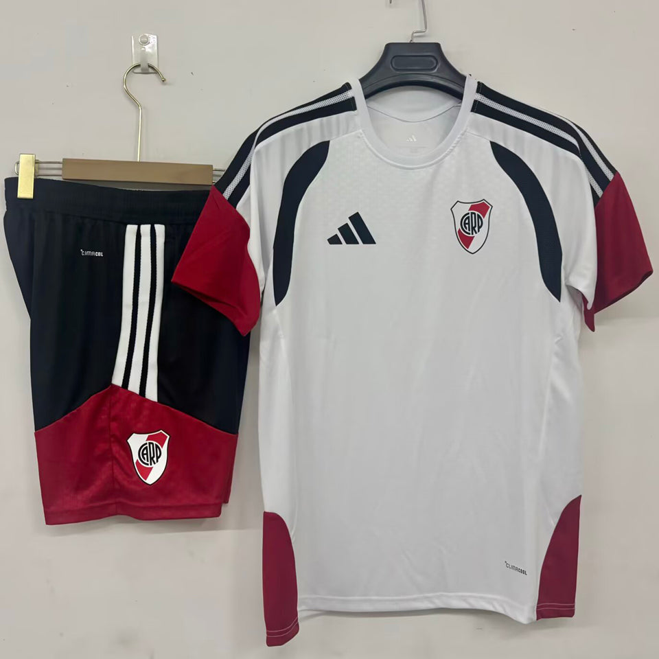conjunto entrenamiento 2026/27 river plate